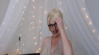 Sophisticated cougar with sexy glasses and stockings missax videos