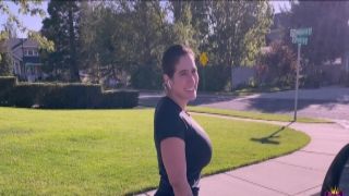 yinyleon Big Ass Brunette Stops Her Run To Suck A Dic unexpected sex videos