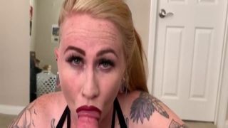 Blonde MILF Gives Perfect Blowjob and Cum in Mouth vidioone