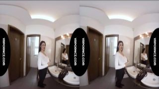 VR Meeting in bathroom youjji